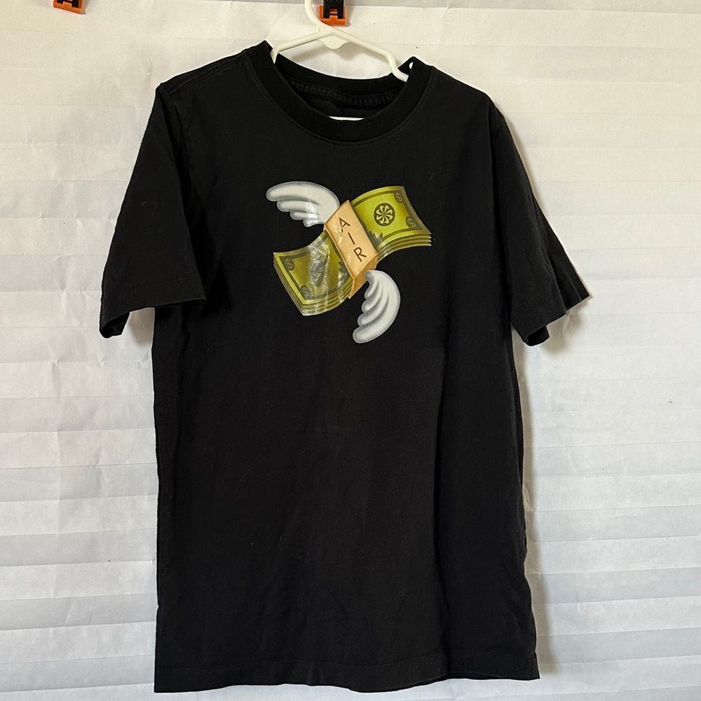 Nike Boys Black T-Shirt Size Medium Graphic Tee